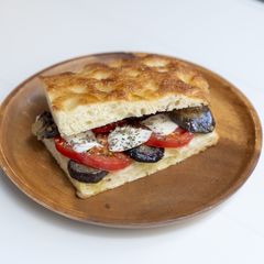 ナスとトマトのフォカッチャ